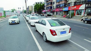來看鄭州首創(chuàng)“內嵌式”停車位長啥樣？