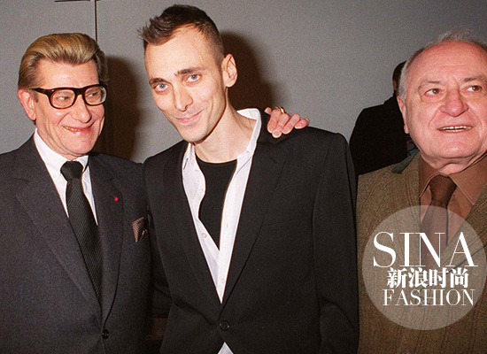 Yves-Saint-Laurent、Hedi-Slimane、Pierre-Bergé在Dior后臺(tái)的合影