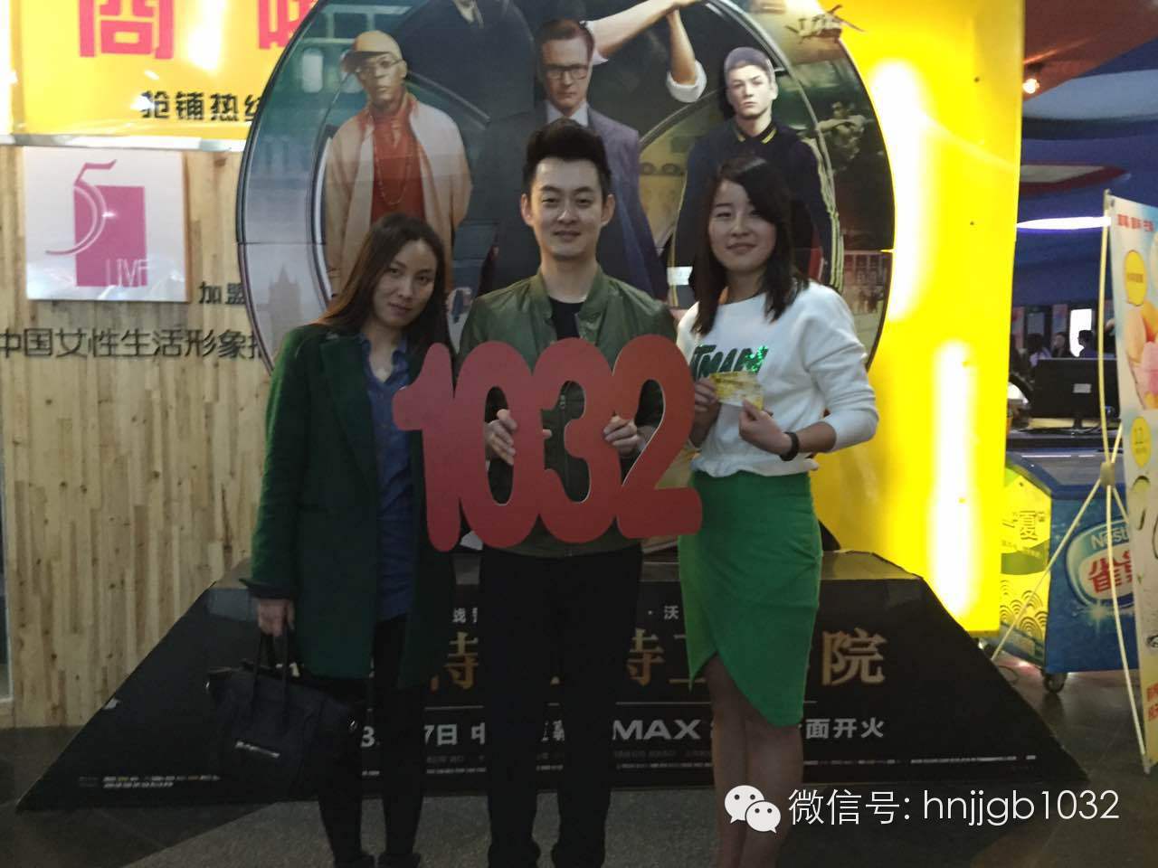 傳說(shuō)中的Johnny終于現(xiàn)身啦！還是美女魅力大哦。帥哥美女好養(yǎng)眼，小編忍不住要多看幾眼呢。