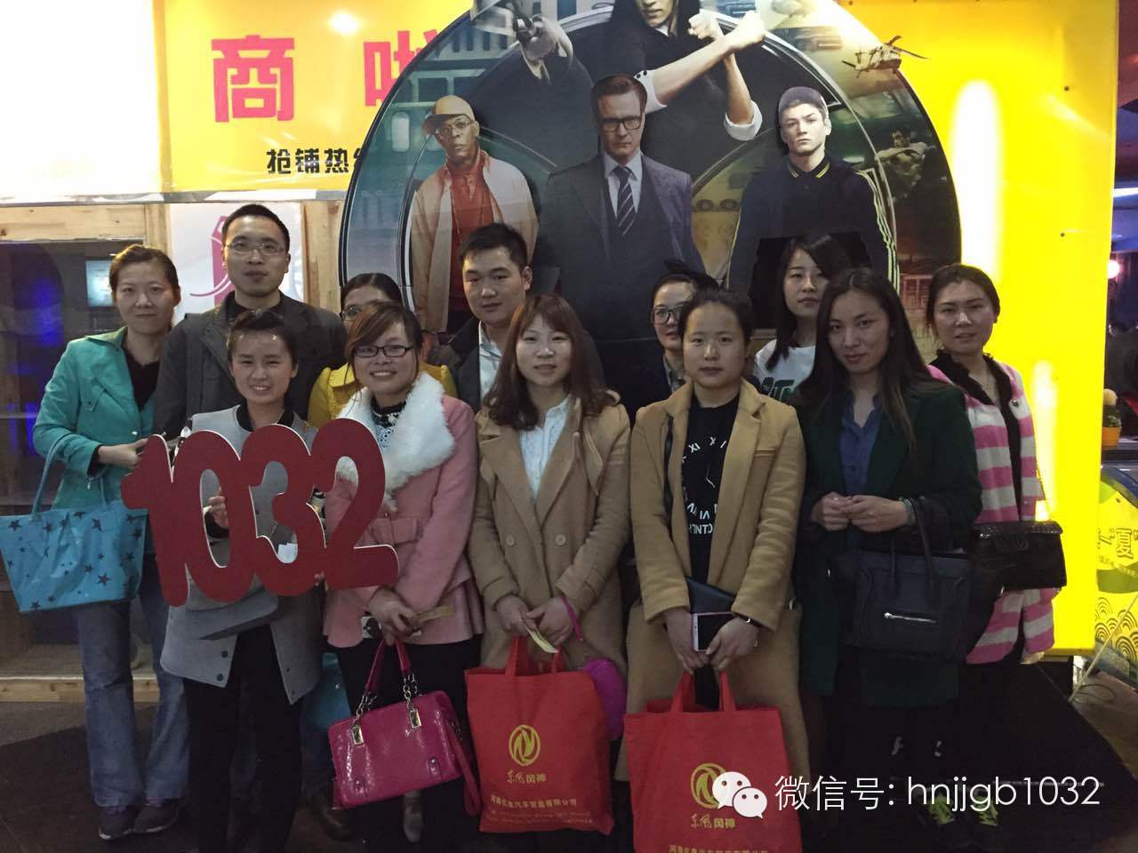 來(lái)個(gè)合影，1032的聽(tīng)眾棒棒噠，個(gè)個(gè)都準(zhǔn)時(shí)到達(dá)了集合地點(diǎn)。Johnny表示很欣慰??！