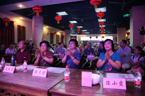 我省著名豫劇表演藝術(shù)家素君（左2）、常香玉弟子、國家一級演員張月榮（右2）