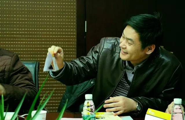 孫躍青 鄭州市公交公司車長，首屆河南十大影響力公職人員獲獎?wù)? oldsrc=