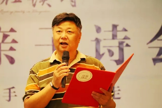第一個節(jié)目便是重磅，大象融媒·欣欣象融網(wǎng)絡科技公司董事長魏峰帶來沈浩波的作品《在夏天時想起秋天》