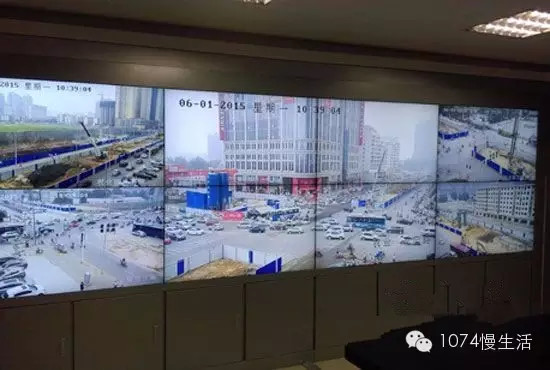 通過監(jiān)控人員操控“電子眼”調整焦距，可以看到整個工地全景