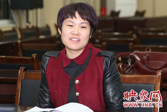 “焦裕祿式好干部”楊艷敏接受采訪。
