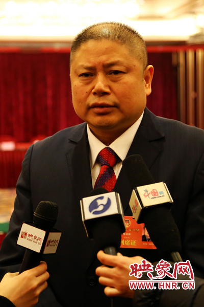 全國政協(xié)委員，河南弘昌集團(tuán)、信陽毛尖集團(tuán)董事長陳世強(qiáng)