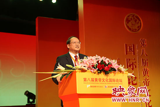 臺灣大學哲學系教授、美國耶魯大學哲學博士傅佩榮做演講