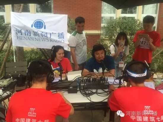 直播間被圍觀群眾包圍啦，是不是沒有看過我們的直播？