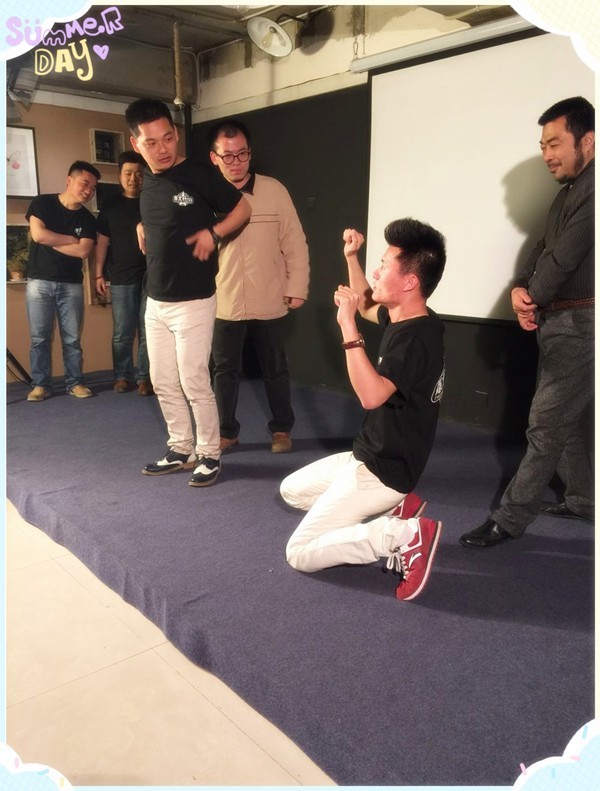 難度增加，連動作都由觀眾設(shè)定~行軍打仗中，路飛是有多怕死？
