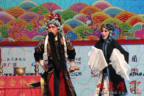 張派傳人方素珍（左）、馬瑞（右）演唱折子戲《韓琪殺廟》一折