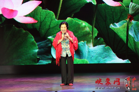著名越調(diào)表演藝術(shù)家、越調(diào)皇后毛愛(ài)蓮演唱《白奶奶醉酒》選段“好一個(gè)俊俏的趙鳳英”