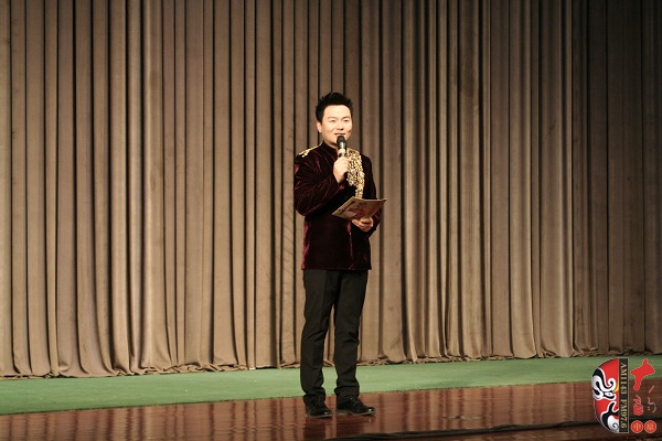 主持人：著名戲曲節(jié)目主持人、河南電臺(tái)戲曲廣播“當(dāng)家小生”月陽