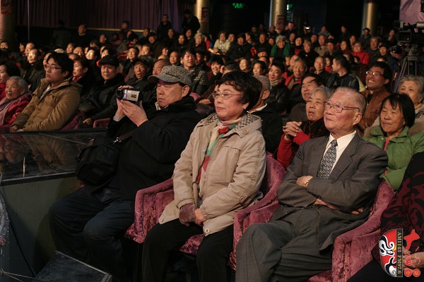 著名豫劇表演藝術(shù)家張月榮(中)、臺灣知名學(xué)者趙明普(右)