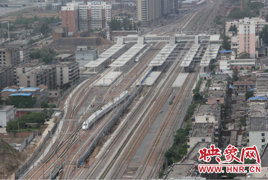 本次運(yùn)行試驗(yàn)由2列CRH2A型動(dòng)車組擔(dān)當(dāng)，計(jì)劃試驗(yàn)速度為每小時(shí)200公里。