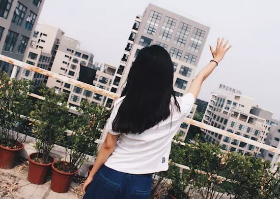 你問我要去向何方，我指向天空的方向。