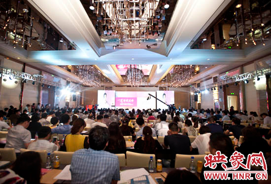 5月28日，一場(chǎng)河南企業(yè)家的盛會(huì)在鄭州舉辦，群象島2015夏季峰會(huì)以?shī)^斗者為本致敬奮斗者。