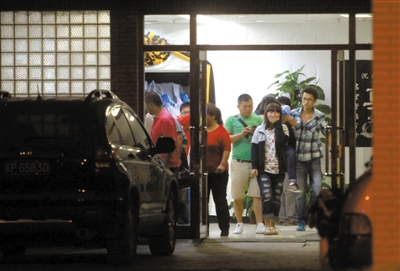 2012年9月17日，廠橋小學(xué)門口，一女子駕車錯(cuò)將油門當(dāng)剎車，撞死一男學(xué)生。