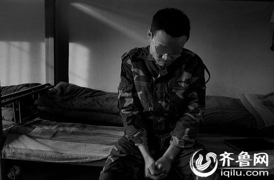 　因癡迷于賭博，研究生方光被學校開除。方光在濟南一戒網(wǎng)學校接受教育