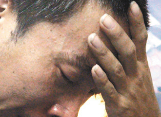 10歲方姓男童遭割喉殺害，父親淚流不止說，小兒子走了，他不知道該如何活下去。 臺灣《聯(lián)合報》