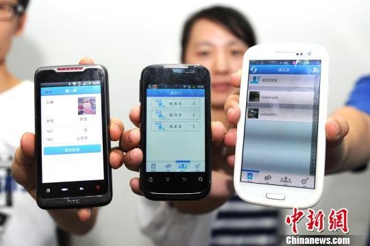 高?！笆謾C搖一搖”迎新生 在家結(jié)識未來同學(xué)