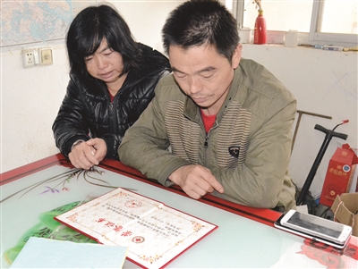 如今，劉圓父母想念女兒時(shí)只能看著榮譽(yù)證書發(fā)呆