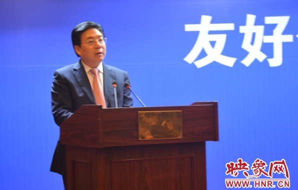 市委副書記、市長李柳身出席簽約儀式并講話