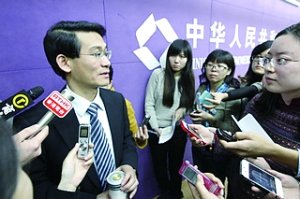 商務(wù)部新聞發(fā)言人表示，月度數(shù)據(jù)出現(xiàn)波動(dòng)是正常的。