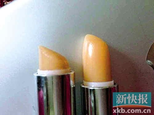 ■蘇小姐將其在專柜和聚美優(yōu)品購買的伊麗莎白雅頓唇膏對比，產(chǎn)品包裝和唇膏顏色明顯不同。