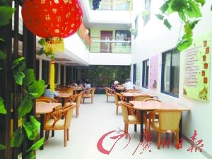 某酒店式養(yǎng)老院的開放餐廳。羅樺琳/圖