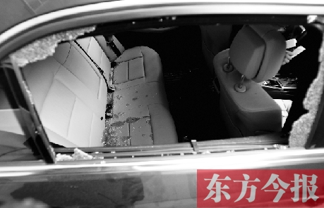 前日晚，鄭州市順河路一家屬院，一輛汽車被撬，物品被盜
