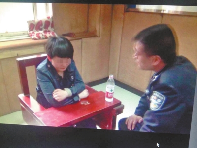 肇事司機(jī)李某歸案后，接受警方的訊問。