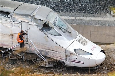 快速列車的車頭沒有受到太大損壞。