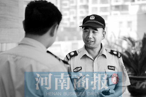 現(xiàn)在的劉阿春，在鄭州一家酒店當(dāng)保安經(jīng)理