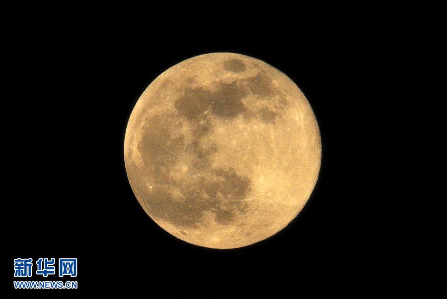 6月23日晚，云南省昆明市上空的圓月。