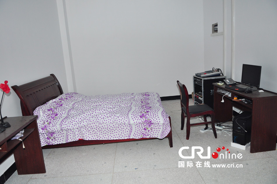 2013年10月21日，長(zhǎng)沙云蓋村欠債千萬(wàn)新建的豪華村部樓。