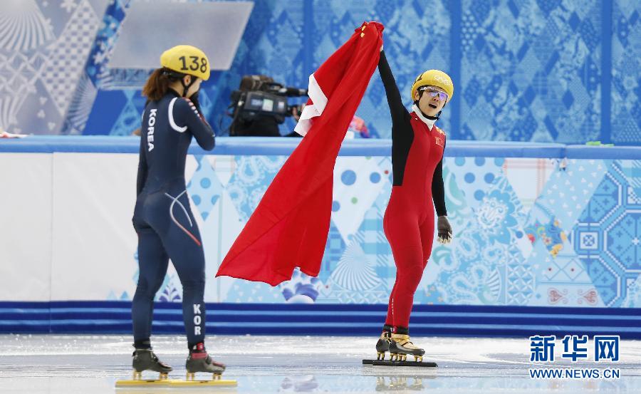 2月13日，中國選手李堅柔（右）在比賽后慶祝。
