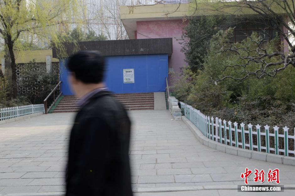 3月17日，河南鄭州動(dòng)物園，原經(jīng)批準(zhǔn)用于大熊貓飼養(yǎng)的場館已經(jīng)關(guān)門。