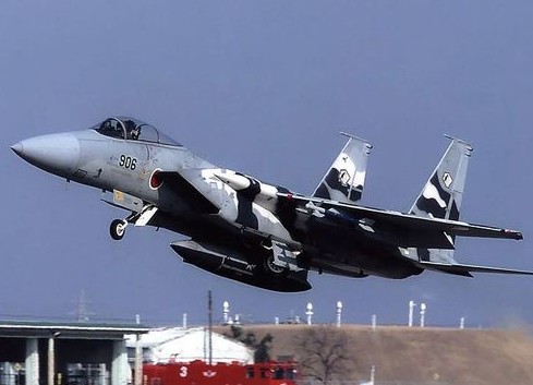 資料圖：日本空軍自衛(wèi)隊F15戰(zhàn)機。