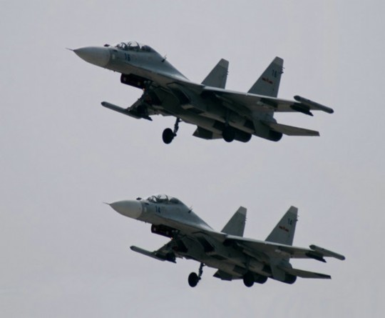資料圖：解放軍蘇-30戰(zhàn)機編隊飛行。