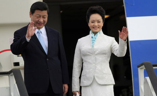 習(xí)近平和夫人彭麗媛在坦桑尼亞。資料圖