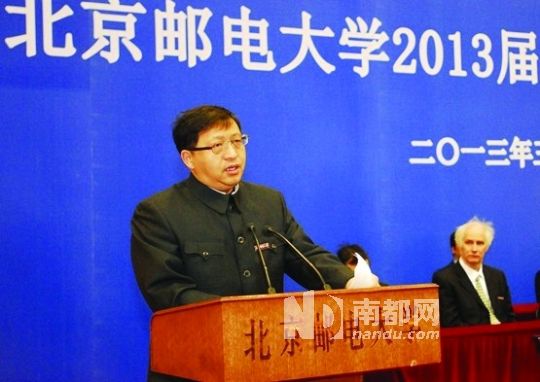 3月25日,方濱興出席北郵2013屆研究生畢業(yè)典禮并講話。資料圖片