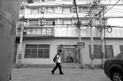 北京工商學(xué)院注冊地址西城區(qū)大醬坊胡同3號院，已經(jīng)是其他單位的辦公地點。　　京華時報記者潘之望攝