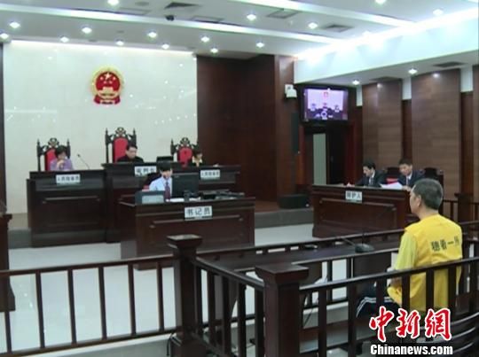 庭審中。 陳啟任 攝
