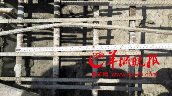 黃建清提供的E出入口鋼筋間距，顯示為15厘米