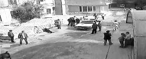 警車視而不見。（視頻截圖）