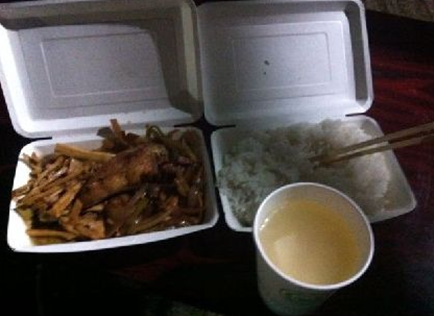 45元的盒飯,三菜一湯。