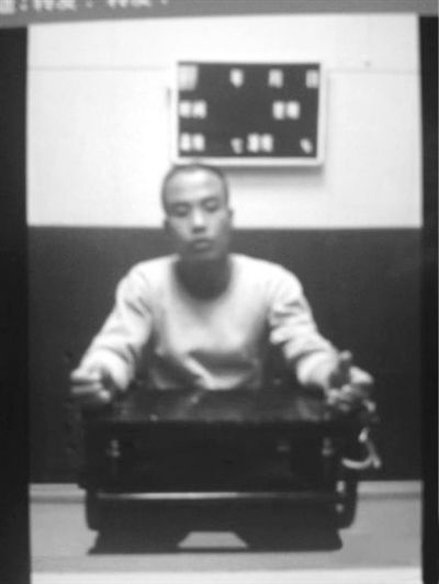 案發(fā)后,當?shù)卮迕駛儑^現(xiàn)場。網絡截圖