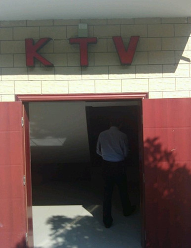 陜西留壩縣委黨校內(nèi)KTV。網(wǎng)友微博截圖