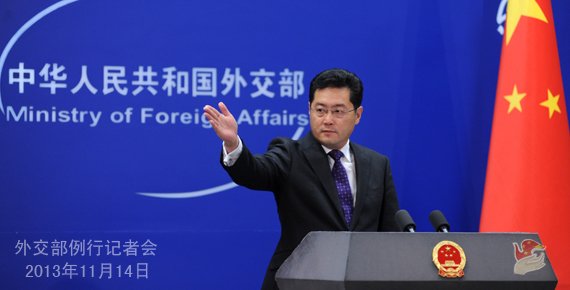 2013年11月14日，外交部發(fā)言人秦剛主持例行記者會(huì)。