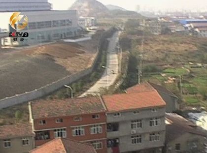 本應(yīng)沒(méi)有居民樓的區(qū)域，布滿密密麻麻的樓房